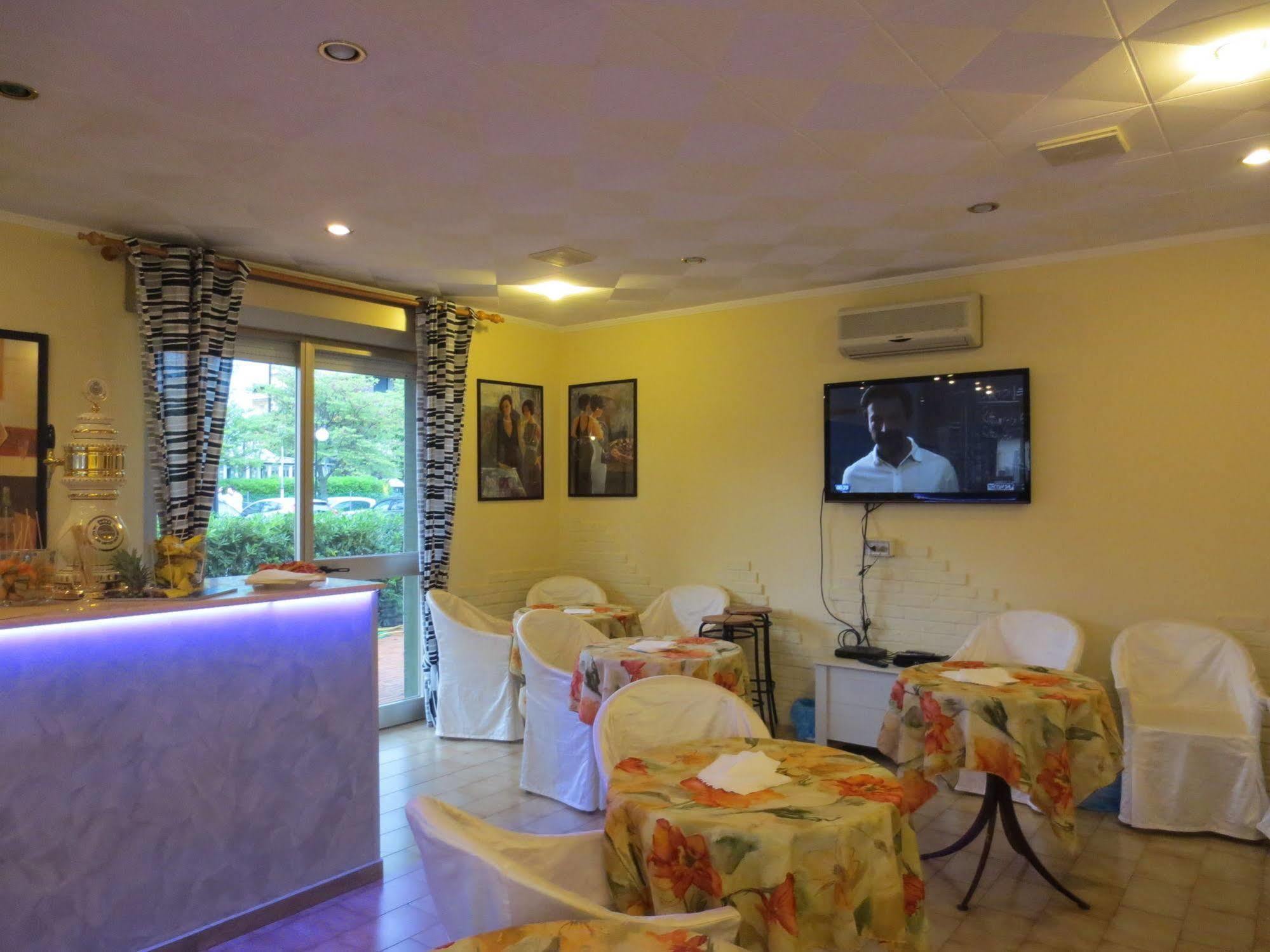 Hotel Etna - Nuova Gestione Romagnola All-Inclusive Spiaggia & Parcheggio Риччоне Экстерьер фото