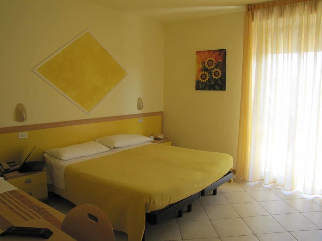Hotel Etna - Nuova Gestione Romagnola All-Inclusive Spiaggia & Parcheggio Риччоне Экстерьер фото
